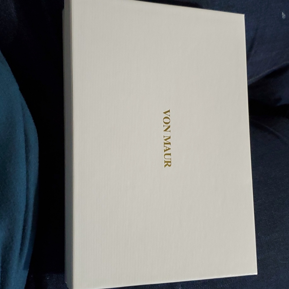 Von Maur- Irish Linens